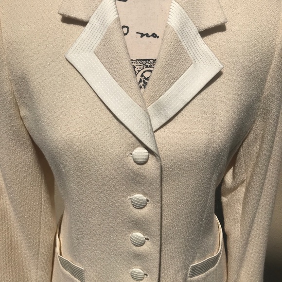 Albert Nipon Dresses & Skirts - 🚨Suit by Albert Nipon 🚨